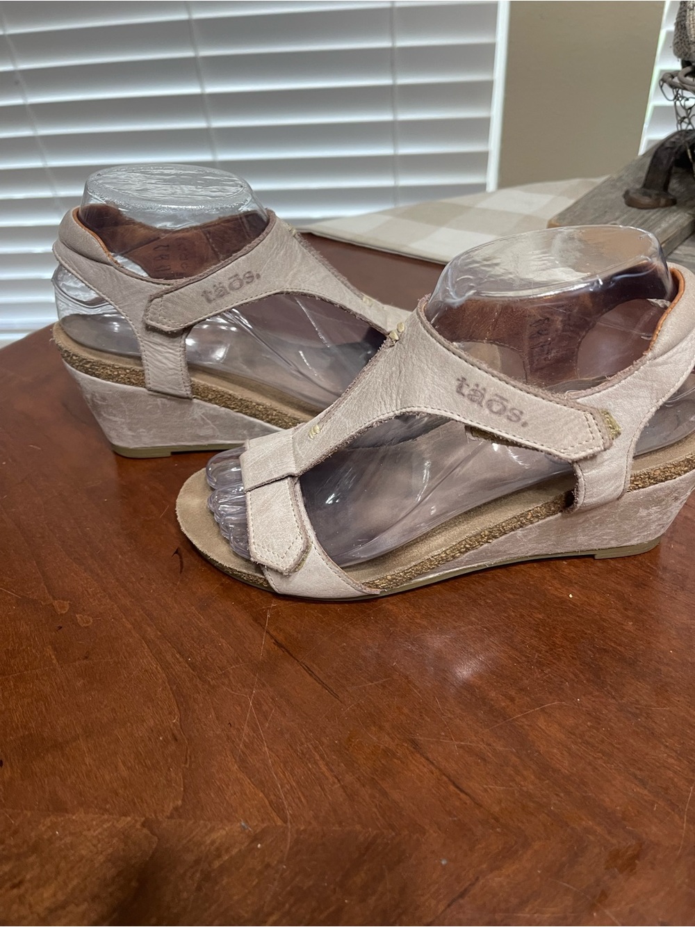 Taos  Sheila Wedge leather sandal